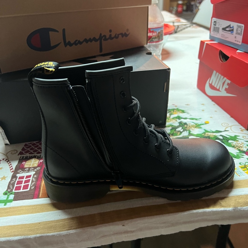 Dr martens girls shoe - Picture 3 of 8
